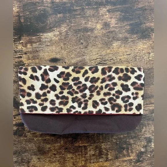 Viv Pickle Philadelphia | designer clutch bag. - Picture 2 of 11